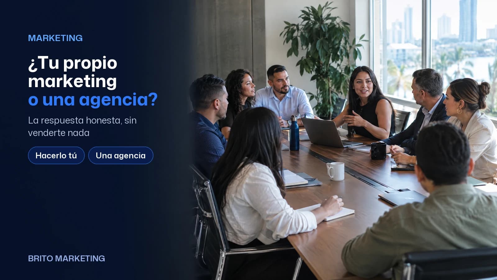 La coordinadora de marketing de una constructora reunida con una agencia