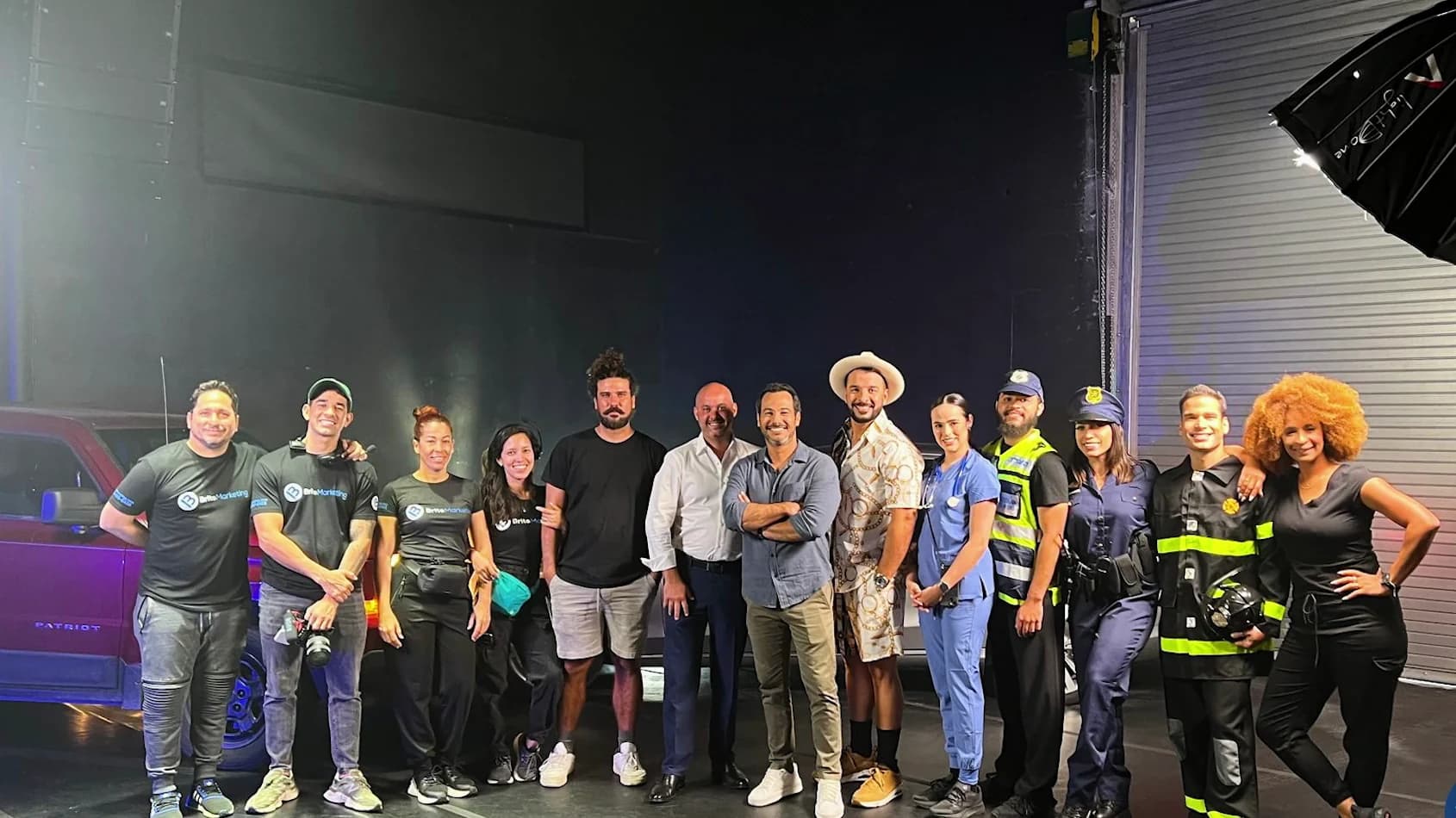 Foto de grupo del equipo de Brito Marketing con el elenco al terminar el rodaje del comercial de Felicetti Law Firm.